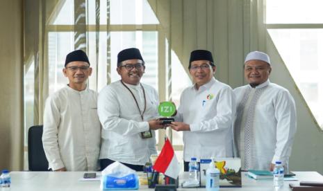 Direktur Utama Laznas Inisiatif Zakat Indonesia (IZI), Wildhan Dewayana beserta jajaran Direksi Laznas IZI bersilaturahmi dengan Direktur Pemberdayaan Zakat dan Wakaf Direktorat Jenderal Bimbingan Masyarakat Islam Kementerian Agama RI, Prof Waryono. 