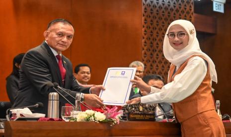 Wakil Ketua DPR RI Lodewijk F Paulus saat mengikuti Rapat Paripurna Masa Persidangan I Tahun Sidang 2023-2024, di Senayan, Jakarta, Selasa (29/8/2023).