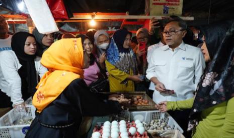 Menteri Perdagangan Zulkifli Hasan (Zulhas) melakukan tinjauan ke Pasar Natar, Bandar Lampung, hari ini.