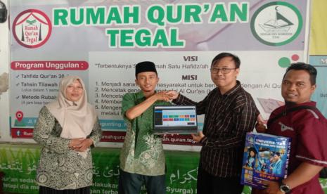 Tim Hibah PKM Universitas BSI (Bina Sarana Informatika) kampus Tegal yang terdiri dari dosen dan mahasiswa telah melaksanakan kegiatan penyerahan sistem informasi berbasis website kepada pihak mitra, Rumah Quran Tegal.