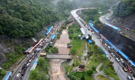 Suasana di Kelok Sembilan, Kabupaten Lima Puluh Kota, Ahad (30/4/2023).