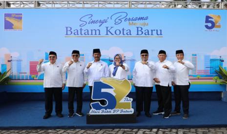 Badan Pengusahaan Batam (BP Batam) telah melaksanakan perayaan puncak berupa upacara Hari Bakti ke-52 Tahun 2023 pada Kamis (26/10/2023) di pelataran parkir BP Batam. 