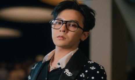 Penyanyi rap Korea Selatan G-Dragon. G-Dragon merayakan Imlek bersama selebritas papan atas dan chaebol atau konglomerat Korea.