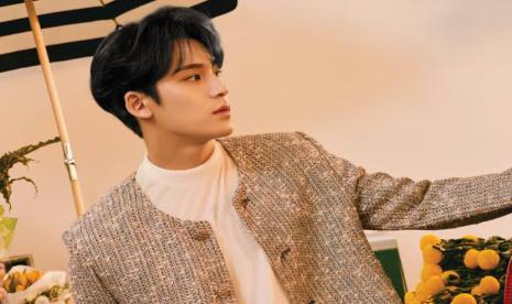 Mingyu Seventeen. Mingyu dibawa ke rumah sakit pada 26 Oktober karena nyeri punggung yang tiba-tiba.