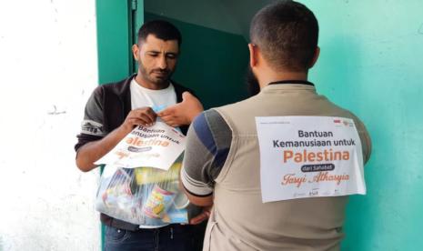 Rumah Zakat berkolaborasi dengan Kementerian Luar Negeri, Indonesia Humanitarian Aid, Forum Zakat, Baznas, dan juga kedutaan besar Palestina untuk pendistribusian bantuan kemanusiaan Palestina. 