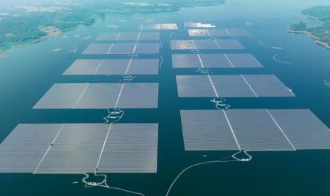 Proyek Pembangkit Listrik Tenaga Surya (PLTS) Terapung atau Floating Solar PV Cirata.