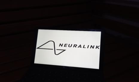 Logo Neuralink. Neuralink melaporkan masalah pertama pada implan chip ke otak manusia.