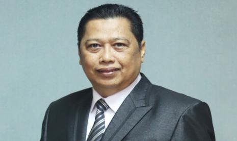 Suparman Hi Lawu, Dosen dan Wakil Rektor II Bidang Non Akademik Cyber University.