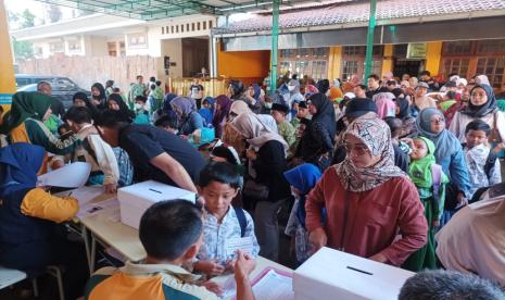 Sebuah Kompetisi Matematika yang penuh antusiasme, babak penyisihan Kompetisi Matematika Nalaria Realistik (KMNR) ke-19 menghadirkan peserta berbakat dari berbagai penjuru untuk bersaing menjadi yang terbaik.