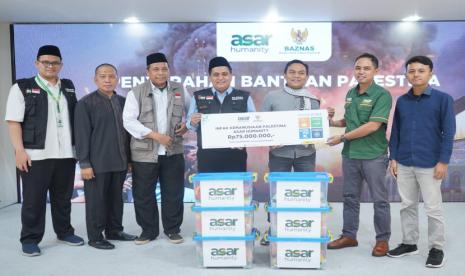 Badan Amil Zakat Nasional (Baznas) menerima penyaluran infak kemanusiaan Palestina dari organisasi kemanusiaan Asar Humanity sebesar Rp 75 juta. 