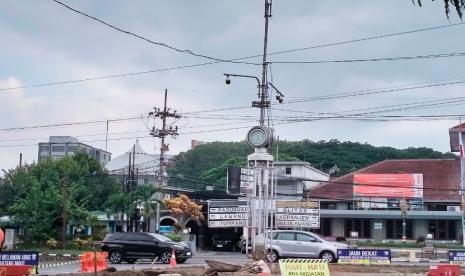 Kondisi cagar budaya jam kota atau stadsklok yang berada di kawasan Kayutangan Heritage, Kota Malang, Rabu (29/11/2023). 