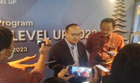  Kementerian Komunikasi dan Informatika (Kemenkominfo) RI memberikan penghargaan kepada 10 UMKM terbaik dari 100 pelaku usaha mikro, kecil dan menengah (UMKM) yang telah mengikuti Program Inkubasi Bisnis “UMKM Level Up Business Incubator