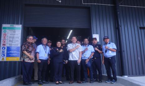 Bea Cukai Bekasi hadir dalam acara pelepasan ekspor perdana after sales parts PT Indonesia Epson Industry melalui Pusat Logistik Berikat (PLB) PT NX Lemo Indonesia Logistik, pada Selasa (5/12/2023).