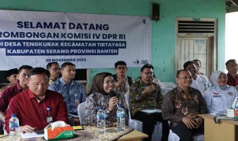 Bupati Serang Ratu Tatu Chasanah mendorong sinergi dan optimalisasi program pemerintah pusat dan daerah dalam mengembangkan produksi perikanan di Kabupaten Serang. 