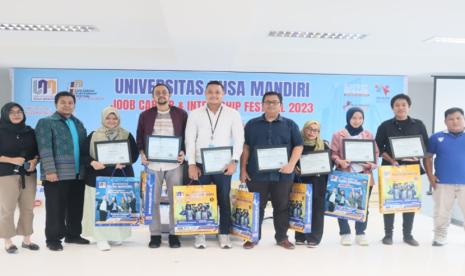 Mahasiswa Program Studi Sastra Inggris Universit acara JIF 2023 yang digelar oleh Kampus Digital Bisnis Universitas Nusa Mandiri (UNM) pada Sabtu 9 Desember 2023 lalu, tidak hanya dihadiri oleh perusahan-perusahan sebagai mitra juga startup.as BSI (Bina Sarana Informatika), Daffa Praditya Devano, mencatat prestasi gemilangnya di panggung internasional saat mengikuti acara The 28th Conference of Parties (COP28) di Dubai.