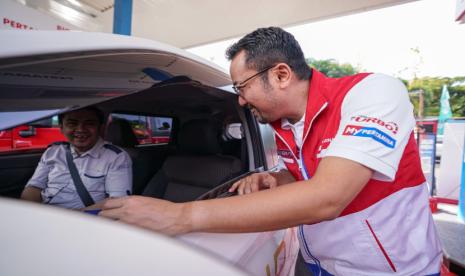 Direktur Pemasaran Regional Pertamina Patra Niaga, Mars Ega Legowo Putra, mengatakan sebagai upaya untuk mengantisipasi peningkatan kebutuhan energi pada momen arus mudik Natal 2023 dan libur Tahun Baru 2024 (Nataru) pada tanggal 22-23 Desember 2023, pihaknya melalui tim Satuan Tugas (Satgas) Nataru siaga di lapangan memantau langsung keberlangsungan operasional dan pelayanan di terminal bahan bakar hingga lembaga penyalur.