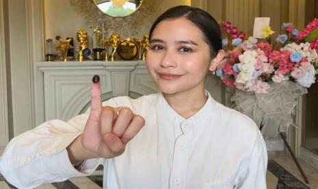 Selebriti Prilly Latuconsina mengaku lebih memilih untuk merahasiakan pilihannya untuk calon presiden (Capres) dan calon wakil presiden (Cawaprws) pada Pemilu 2024 kali ini. 