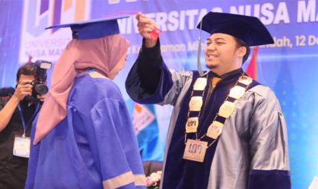 Kampus Digital Bisnis Universitas Nusa Mandiri (UNM) akan menggelar Wisuda ke-36, pada Rabu 6 Maret 2024, di Gedung Sasana Kriya Taman Mini Indonesia Indah (TMII), Jakarta Selatan.