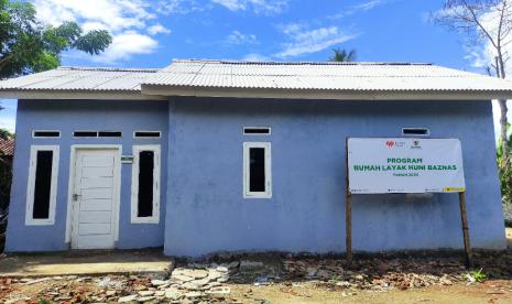 Baznas berkolaborasi FOZ dan Rumah Zakat menghadirkan program Rumah Layak Huni Baznas (RLBH) yang ditujukan untuk masyarakat pra sejahtera. 