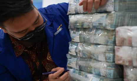 Bank Mandiri menyiapkan net kebutuhan uang tunai sekitar Rp 31,3 triliun untuk mengantisipasi peningkatan kebutuhan uang tunai di masyarakat.