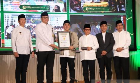 Penyerahan Rekor MURI Bingkisan Ramadhan Terbanyak di Festival Ramadhan 2024 di Kantor Kemenag, Jakarta, Jumat (21/3/2024)