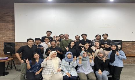 Suasana kehangatan dan semangat membara memenuhi Aleska Coffee & Resto saat mahasiswa dari Program Studi (prodi) Sistem dan Teknologi Informasi (STI) Cyber University berkumpul untuk merayakan kebersamaan dalam acara buka bersama pada Rabu (27/3/2024).