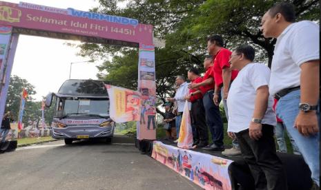 Jelang Hari Raya Idul Fitri 1445 Hijriyah, PT Indofood CBP Sukses Makmur Tbk (ICBP) memberangkatkan belasan ribu pengusaha Warung Makan Indomie (Warmindo) beserta keluarga menuju ke kampung halaman.