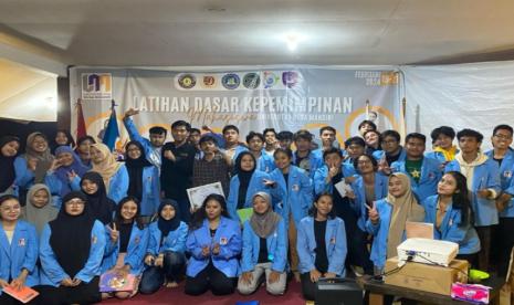 Organisasi mahasiswa (Ormawa) merupakan tempat para mahasiswa berkumpul dan berkolaborasi dalam berbagai kegiatan di luar akademik.