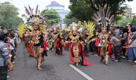 Provinsi Kalimantan Tengah (Kalteng) patut berbangga karena pada kegiatan Jambore Nasional Kader PKK 2024 berhasil meraih Juara Umum pada gelaran Puncak Peringatan Hari Kesatuan Gerak (HKG) PKK ke-52 dan Jambore Nasional Kader PKK 2024 yang digelar di Taman Balekambang Solo, Kamis (16/5/2024) malam.