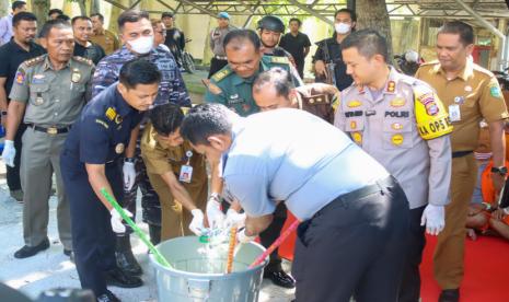 Bea Cukai bersinergi dengan beberapa instansi terkait musnahkan ratusan gram narkotika di Palangkaraya, Kalteng dan Bengkalis, Riau.