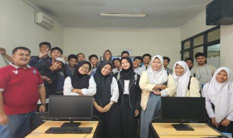 Universitas BSI (Bina Sarana Informatika) bekerja sama dengan P4 (Pusat Pelatihan dan Pengembangan Pendidikan) Jakarta Barat telah sukses menyelenggarakan workshop BSI Digination bertajuk ‘Video Editing in CapCut: Beginner to Pro’. 