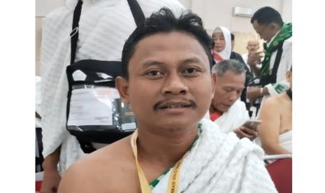 Lukman Busro, seorang penjual bakso bakar di Kabupaten Boyolali, Jawa Tengah, kini sedang menjalani ibadah haji di Tanah Suci.