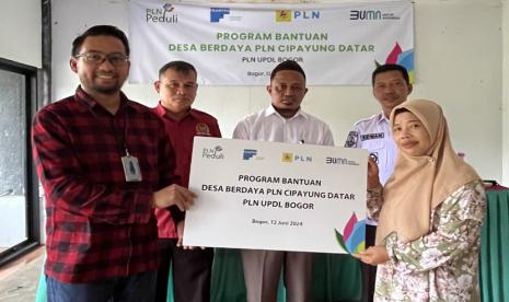 PT PLN (Persero) Unit Pelaksana Pendidikan dan Pelatihan (UPDL) Bogor, melalui program Desa Berdaya PLN, melangsungkan seremoni bantuan program di Desa Cipayung Datar dengan pengembangan ke Desa Pasir Angin, Kecamatan Megamendung, Kabupaten Bogor pada Rabu (12/6/2024).