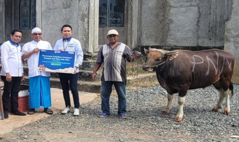 Dalam rangka merayakan Hari Raya Idul Adha 1445 Hijriah, PT Permodalan Nasional Madani atau PNM menyalurkan hewan kurban di berbagai titik 3T (Tertinggal, Terluar, Terdepan) di Indonesia. 