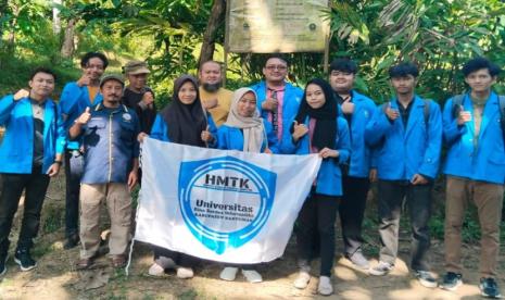 Himpunan Mahasiswa Teknologi Komputer (HMTK) Universitas BSI (Bina Sarana Informatika) kampus Purwokerto mengadakan kunjungan ke Mitra Bumdes Sumber Rejeki di Desa Karangkemojing dan Perkebunan Kopi di Kelompok Tani Giri Mulya. 