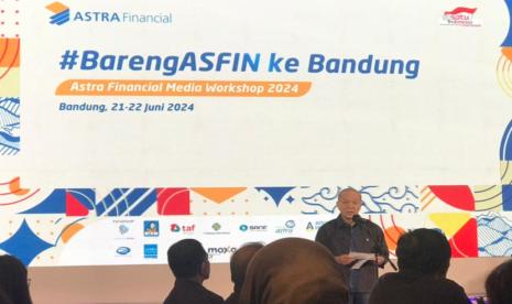 Direktur Astra sekaligus Director-in-Charge Astra Financial 1, Suparno Djasmin, berbicara dalam acara Astra Financial Media Workshop 2024 yang diselenggarakan di Green Forest Horison, Bandung, Jumat (21/6/2024).