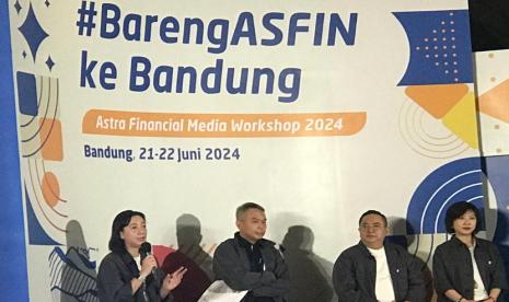 Chief Executive Officer AstraPay Rina Apriana, berbicara di acara Astra Financial Media Workshop 2024 yang diselenggarakan di Green Forest Horison, Bandung, Jumat (21/6/2024).