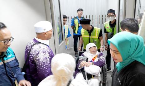 Maskapai penerbangan nasional Garuda Indonesia secara resmi mulai melaksanakan Penerbangan Haji Fase II (Kepulangan) 1445 H/2024 M untuk memulangkan para jamaah haji kembali ke Tanah Air. 