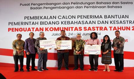 Kementerian Pendidikan, Kebudayaan, Riset, dan Teknologi (Kemendikbudristek) melalui Badan Pengembangan dan Pembinaan Bahasa (Badan Bahasa), pada tahun ini kembali menyalurkan Bantuan Pemerintah Bidang Kebahasaan dan Kesastraan.