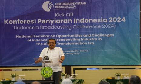 Rektor Universitas Muhammadiyah Jakarta (UMJ) Prof Dr Ma’mun Murod, MSi, mendorong pemerintah khususnya DPR RI agar segera membahas amandemen UU Penyiaran. Hal itu disampaikan saat Kick Off Konferensi Penyiaran Indonesia 2024 di Universitas Muhammadiyah Jakarta (UMJ), tepatnya di Auditorium dr Syafri Guricci, Kamis (4/7/2024).