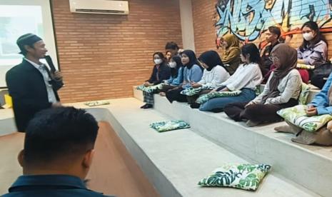 Kampus Digital Bisnis Universitas Nusa Mandiri (UNM) selalu berupaya mendukung mahasiswa dalam membangun dan mengembangkan bisnis. Salah satu bukti nyata dalam mendukung bsinis mahasiswa, Nusa Mandiri Entrepreneur Center (NEC) mengadakan Workshop Digital Marketing.