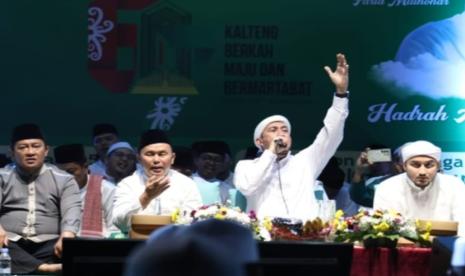 Gubernur Sugianto Sabran berharap melalui Majelis Kalteng Bersholawat dapat menjadi sarana untuk memperkuat iman dan taqwa kepada Allah SWT, dan mempertebal rasa kecintaan dan kerinduan kita kepada Baginda Rasulullah SAW.