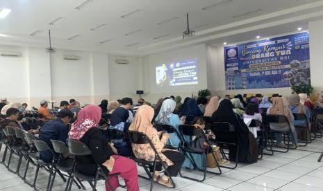  Universitas BSI (Bina Sarana Informatika) kampus Bogor kembali bikin gebrakan. Kali ini lewat kegiatan seru Bincang Kampus Bersama Orang Tua (BKOT) dengan tema ‘Explore Your Creativity’. 