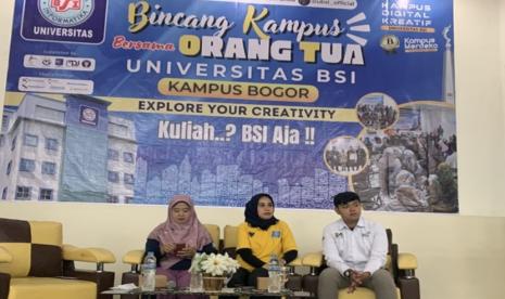 Universitas BSI (Bina Sarana Informatika) kampus Bogor sukses bikin nangis haru orang tua. Kali ini lewat kegiatan seru Bincang Kampus Bersama Orang Tua (BKOT) dengan tema ‘Explore Your Creativity’.