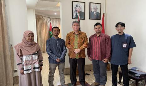 Amanah Kemanusiaan Global dulu bernama Aman Palestin-Indonesia) berkunjung ke kantor Duta Besar Palestina di Menteng, Jakarta Pusat pada Selasa (16/7/2024). 