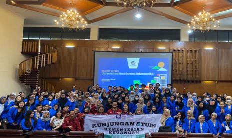 Himpunan Mahasiswa Manajemen (HIMAMA) Universitas BSI (Bina Sarana Informatika) sukses menyelenggarakan kegiatan Kunjungan Studi ke Kementerian Keuangan Republik Indonesia dan Bursa Efek Indonesia dengan mengusung tema “Navigating The Financial Landscape : A Journey Into Policy and Markets”, pada Selasa, (25/6/2024), silam.