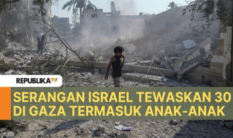 Serangan udara Israel menghantam  sebuah sekolah yang digunakan pengungsi Palestina di Gaza tengah pada Sabtu.