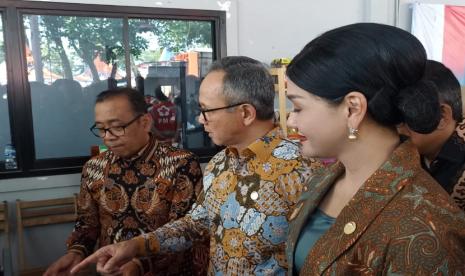 Friderica Widyasari Dewi, Mahendra Siregar, Mensesneg Pratikno, Pj Bupati Bojonegoro Adriyanto dalam kick off EKI di Bojonegoro, Sabtu (3/8/2024).