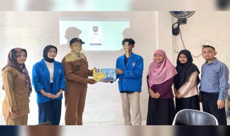 Universitas BSI Kampus Bekasi, yang beralamat di Jalan Cut Mutia No 88, Sepanjang Jaya, Rawalumbu, Bekasi, kini membuka Program Studi Ilmu Komunikasi, sebuah program yang sempurna untuk kalian yang ingin berkarier di dunia industri kreatif.