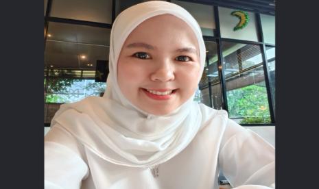 Nita Yoanita, seorang lulusan Universitas BSI (Bina Sarana Informatika) kampus Tasikmalaya tahun 2013, kini sukses meniti karier sebagai Customer Experience Officer di Bank Permata Tasikmalaya.